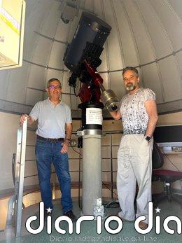 Un equipo internacional liderado por la Universidad de Jaén encuentra el primer 'microblazar' en la Vía Láctea Los investigadores Josep Martí y Pedro Luque Escamilla en el Observatorio Astronómico de la Universidad de Jaén.