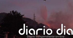 Un incendio forestal pone en peligro a los vecinos de Leván, en Albania