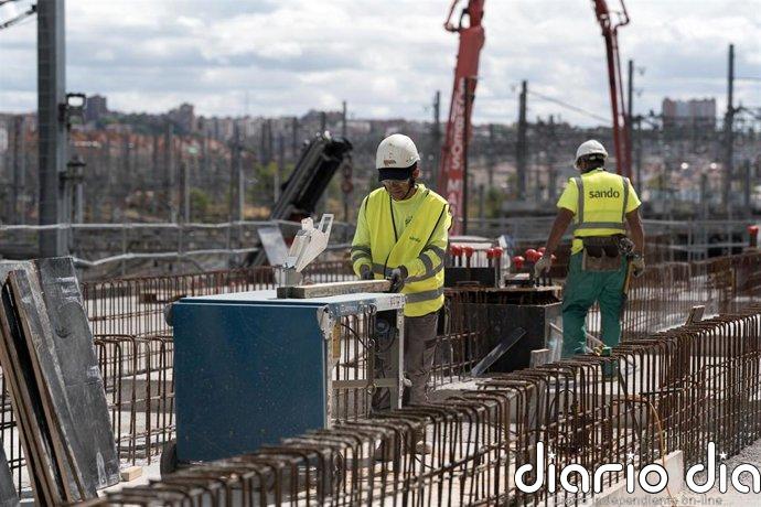 Un total de 7.909.008 extranjeros cuentan con residencia en España, un 7,4% más y 11.000 son por la regularización