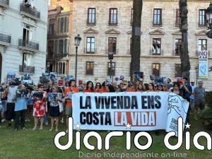 Una movilización en València clama contra la "inacción" de las instituciones ante el desahucio de Maricarmen en Madrid