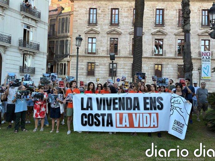 Una movilización en València clama contra la "inacción" de las instituciones ante el desahucio de Maricarmen en Madrid