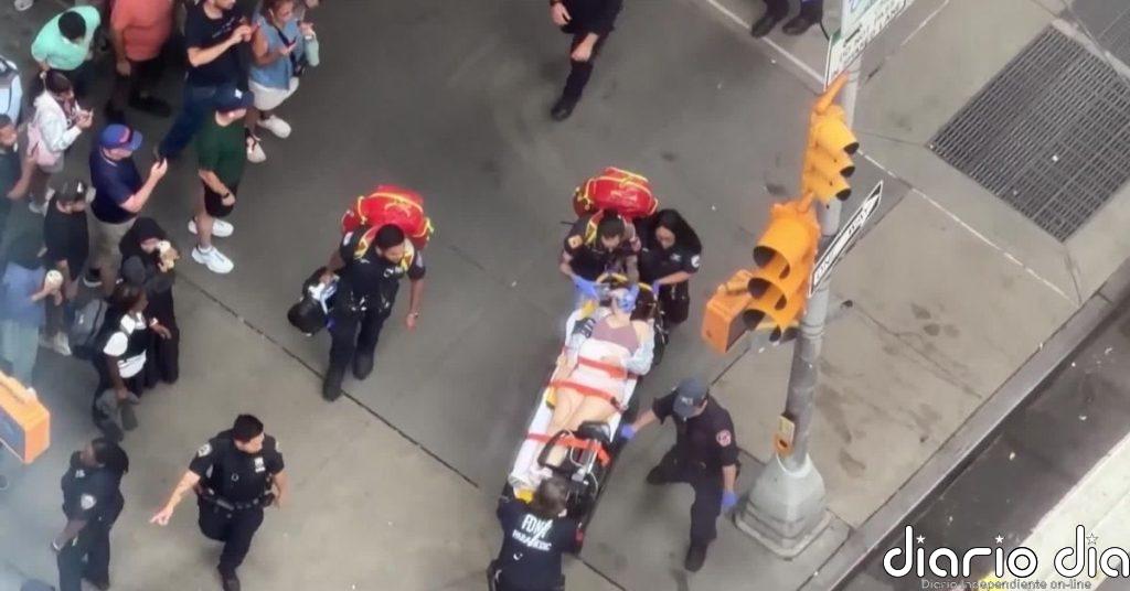 Una mujer con problemas mentales siembra el pánico en Times Square