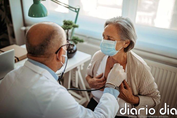 Una revisión de más de 1.100 estudios detecta diferencias en la atención médica de hombres y mujeres