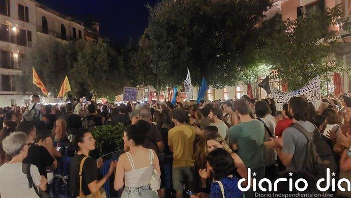 Unas 2.500 personas se concentran en Palma para pedir la prórroga indefinida de los alquileres y prohibir los desahucios