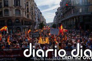 Unas 20.000 personas recorren el centro de Madrid en apoyo a Ceuta y para exigir elecciones ya