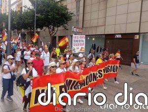 Unas 600 personas marchan hasta El Tarajal para exigir el refuerzo de la frontera de Ceuta
