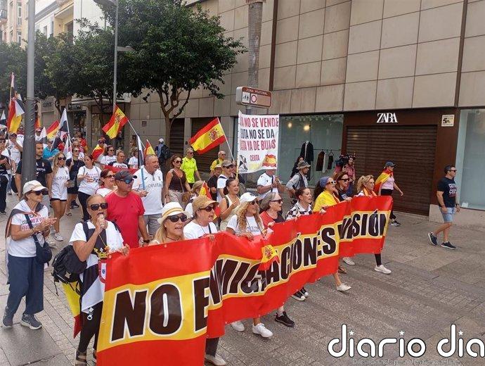 Unas 600 personas marchan hasta El Tarajal para exigir el refuerzo de la frontera de Ceuta