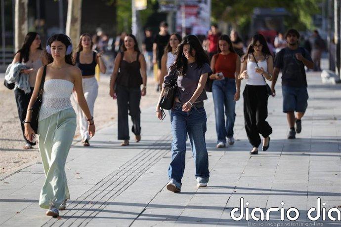 Universitarios critican que las becas Medrano dejen "en un segundo plano la situación económica" de estudiante y familia