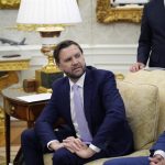 Vance sostiene que EEUU está en fase de "garantizar la libre circulación del comercio" en Ormuz tras los últimos ataques