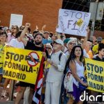 Vecinos de Hortaleza protestan por el "despilfarro" de la F1 ante los "recortes" de servicios públicos