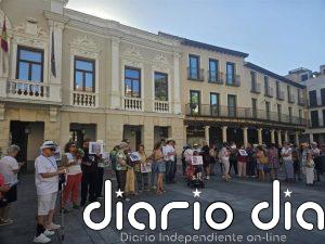 Vecinos de Las Casas del Rey se concentran en Guadalajara contra el proyecto del eje Cardenal González de Mendoza