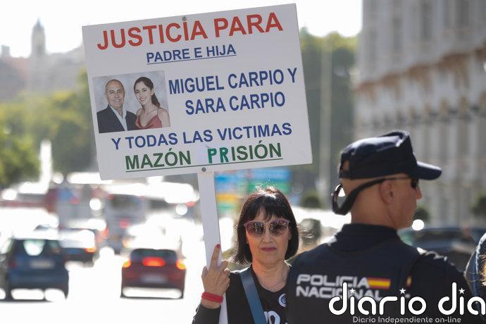 Víctimas de la dana protestan ante el Congreso y exigen a Mazón que deje la política: "Ni más versiones ni más mentiras"