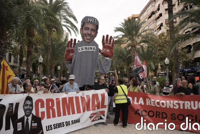 Víctimas de la dana se concentran en Alicante contra la "impunidad" de Mazón: "No se ha hecho justicia aún"