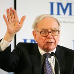 Warren Buffett se retira a la presidencia emérita de Berkshire Hathaway y da paso a su hijo Howard Buffett
