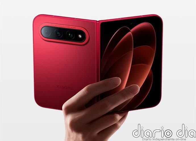 Xiaomi presenta el 18 Fold, su plegable tipo pasaporte con chip propio y batería de 6.000 mAh
