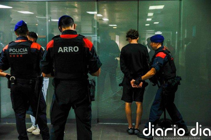 450 identificaciones y 15 objetos requisados ante la convocatoria de 'Blocus' en Barcelona