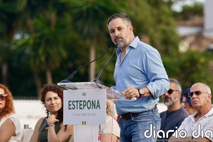 Abascal dice que con Vox las pensiones se pagarán y habrá vivienda "como sea" y sigue llamando al voto presencial
