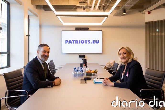 Abascal se reúne en Bruselas con Orban y Le Pen, que le desea "todo el éxito que merece" el 29N