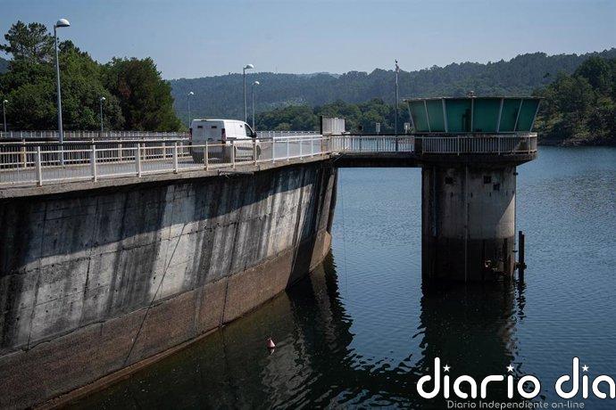 Abel Caballero pide a las grandes empresas de Vigo que restrinjan "al máximo" su consumo de agua