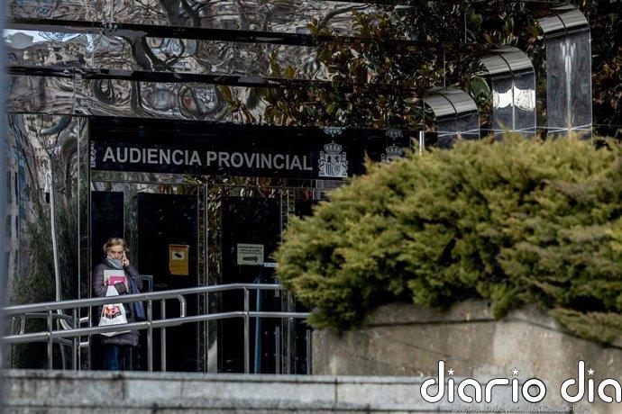 Absuelta una mujer juzgada por estafar casi 50.000 euros a su padre