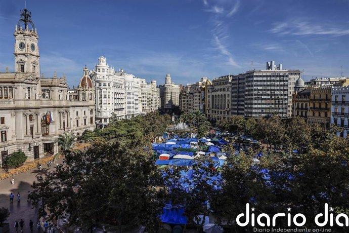 Acampada València recomienda reforzar las tiendas ante las lluvias y recalca: "La acampada no se desaloja"