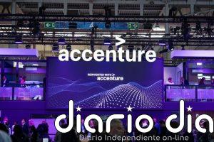 Accenture gana un 9% más al cierre de su año fiscal 2026, hasta 7.402 millones, y repunta un 17% en Bolsa