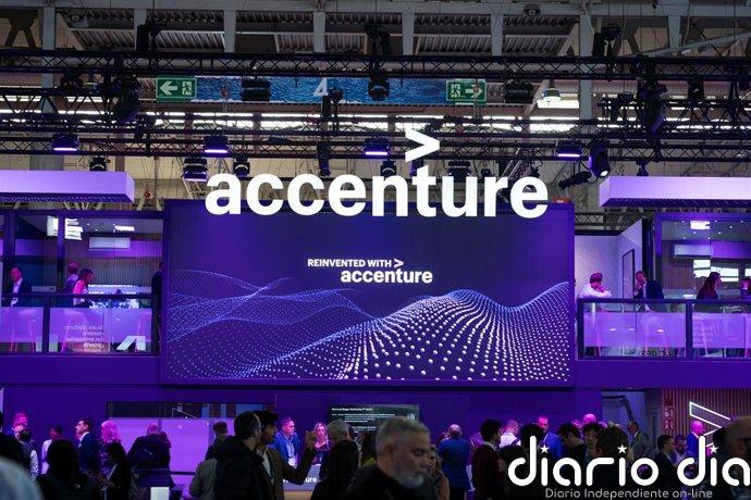 Accenture gana un 9% más al cierre de su año fiscal 2026, hasta 7.402 millones, y repunta un 17% en Bolsa