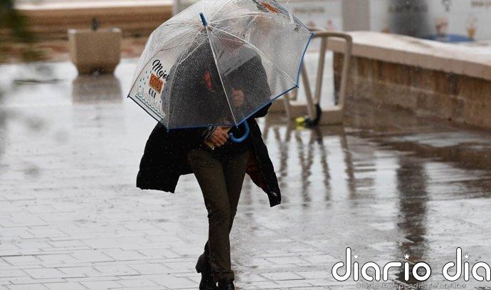 AEMET emite un aviso especial por lluvias y tormentas "muy fuertes" en el tercio oriental al menos hasta el domingo
