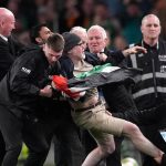 Aficionados de Irlanda siguen protestando en contra de jugar con Israel