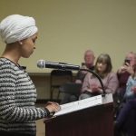 Agentes del ICE registran la casa de la congresista demócrata Ilhan Omar, de origen somalí