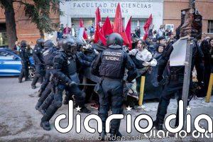 Al menos cinco detenidos y dos policías heridos en la manifestación por la educación en la Complutense