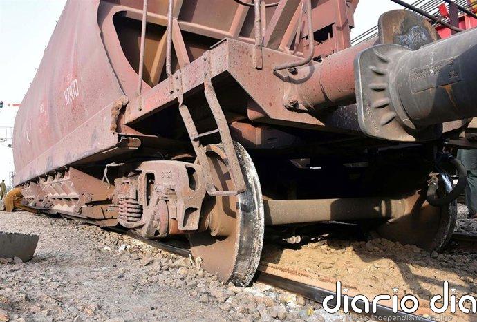 Al menos cinco muertos tras el descarrilamiento de un tren de pasajeros en el centro de Pakistán