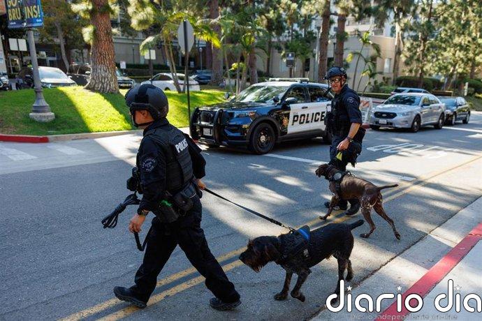 Al menos dos muertos y decenas de detenidos tras un tiroteo en un centro comercial de Los Ángeles (EEUU)