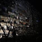 Al menos una joven muerta y seis heridos tras una nueva ola de ataques rusos contra la ciudad de Kiev, Ucrania