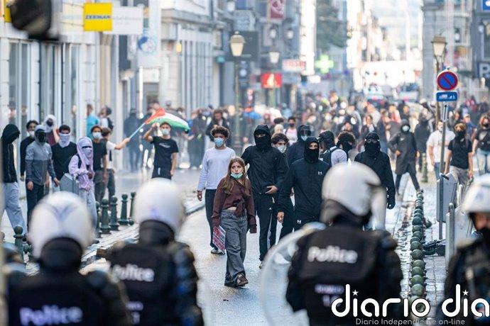 Alcalde de Lieja prohíbe reuniones de más de tres personas tras disturbios por manifestaciones estudiantiles en Bélgica