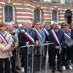 Alcaldes de Francia condenan los ataques a instituciones y convocan movilizaciones en apoyo a Ayuntamientos