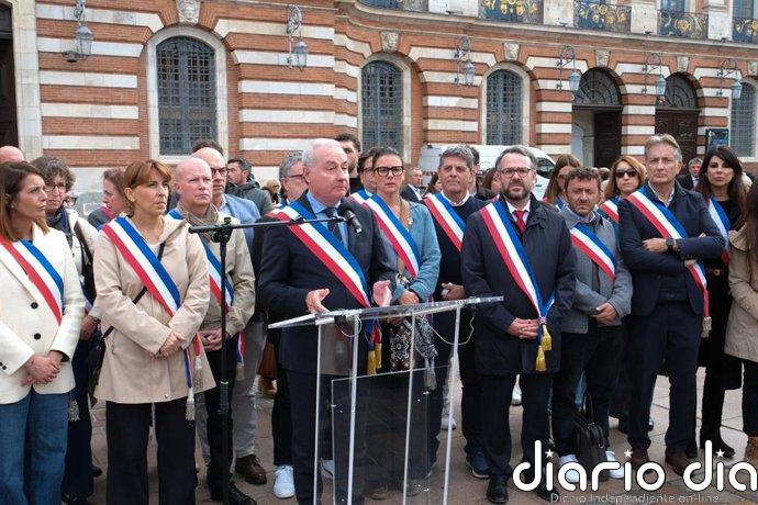 Alcaldes de Francia condenan los ataques a instituciones y convocan movilizaciones en apoyo a Ayuntamientos