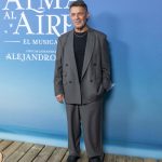 Alejandro Sanz, su hija Manuela y Stephanie Cayo: tres looks y tres formas de triunfar en un photocall