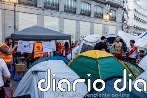 Almeida se pregunta "a qué juega" Martín con la acampada y le espeta que "un delegado no está para asaltar las calles"