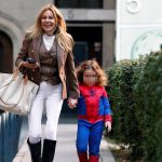 Ana Obregón se vuelca en su nieta Anita, una divertida 'superheroína', tras el dramático accidente ferroviario