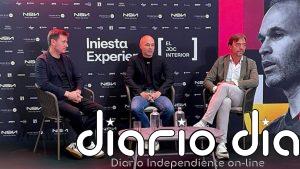 Andrés Iniesta inaugura en Barcelona la exposición interactiva 'Iniesta Experience'