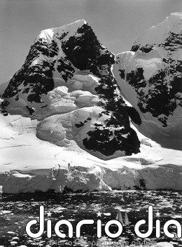 'Aqua Mater', la primera exposición fotográfica de Sebastião Salgado tras su muerte, reúne casi 100 imágenes en Madrid Península Antártica, 2005.