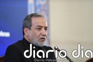 Araqchi dice que EEUU ha aceptado las condiciones de Irán para reabrir Ormuz pero añadiendo las suyas propias