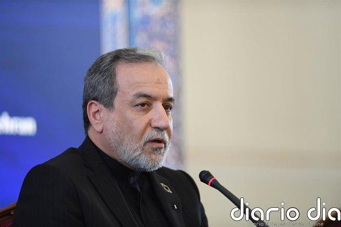 Araqchi dice que EEUU ha aceptado las condiciones de Irán para reabrir Ormuz pero añadiendo las suyas propias