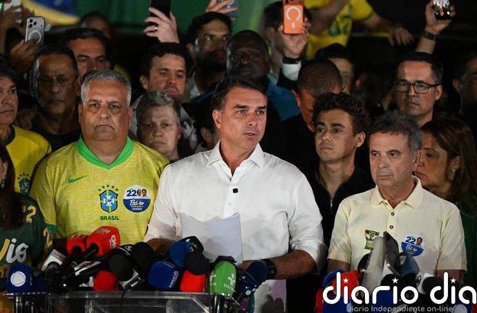 Argentina confirma la escala de Bolsonaro para tomar un vuelo privado hacia Ecuador en su huida a EEUU
