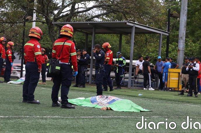 Asesinados a tiros un exfiscal de Guatemala que dirigía un partido de fútbol y una "víctima colateral"
