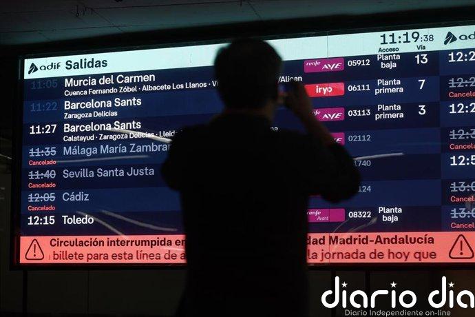 Atocha vive un día "raro" marcado por la "pena" y la huelga de maquinistas