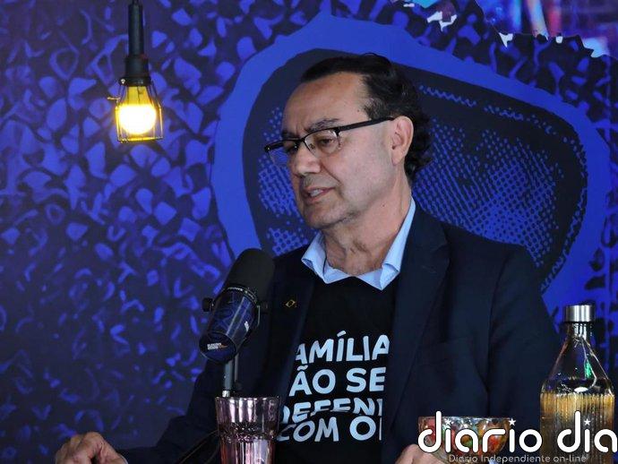 Augusto Cury, tercero en la primera vuelta electoral, anuncia su apoyo a Flávio Bolsonaro en la segunda ronda