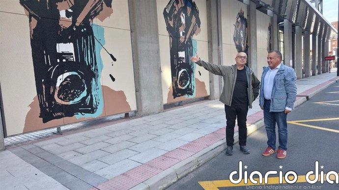 Avilés restaura el icónico mural 'El bosque encantado' de Carlos Suárez en su 25º aniversario