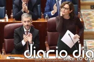 Ayuso censura a un PSOE que tiene "decenas de pisos" y más patrimonio "que Jeff Bezos": "Dejen de tener tanta caradura"